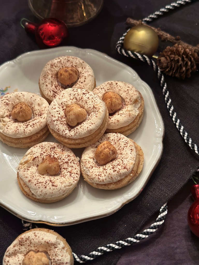 Haselnussplätzchen mit Baiser – Das große Carolinarikum Haselnussplätzchen mit Baiser – Das große Carolinarikum